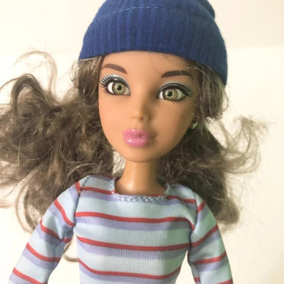 Liv Doll Katie with Brunette Wig with  Hat Articulated Doll - Picture 12 of 16